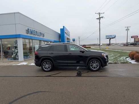 Certified 2023 GMC Terrain SLT image 3