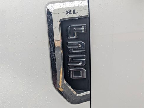 Used 2019 Ford F250 XL w/ Power Equipment Group image 9