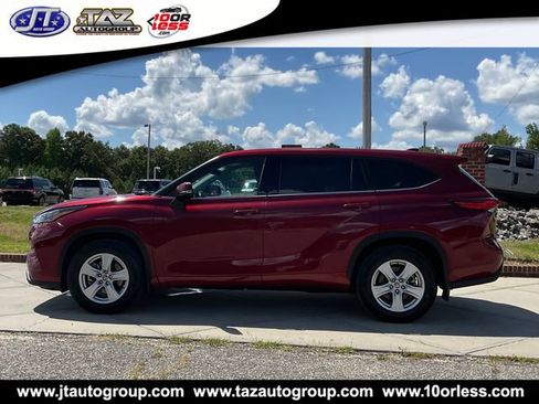 Used 2020 Toyota Highlander LE AWD/4WD image 4