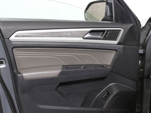 Used 2021 Volkswagen Atlas Cross Sport SE w/ Panoramic Sunroof Package image 7