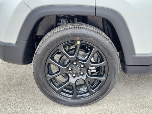 New 2026 Jeep Compass Latitude image 5