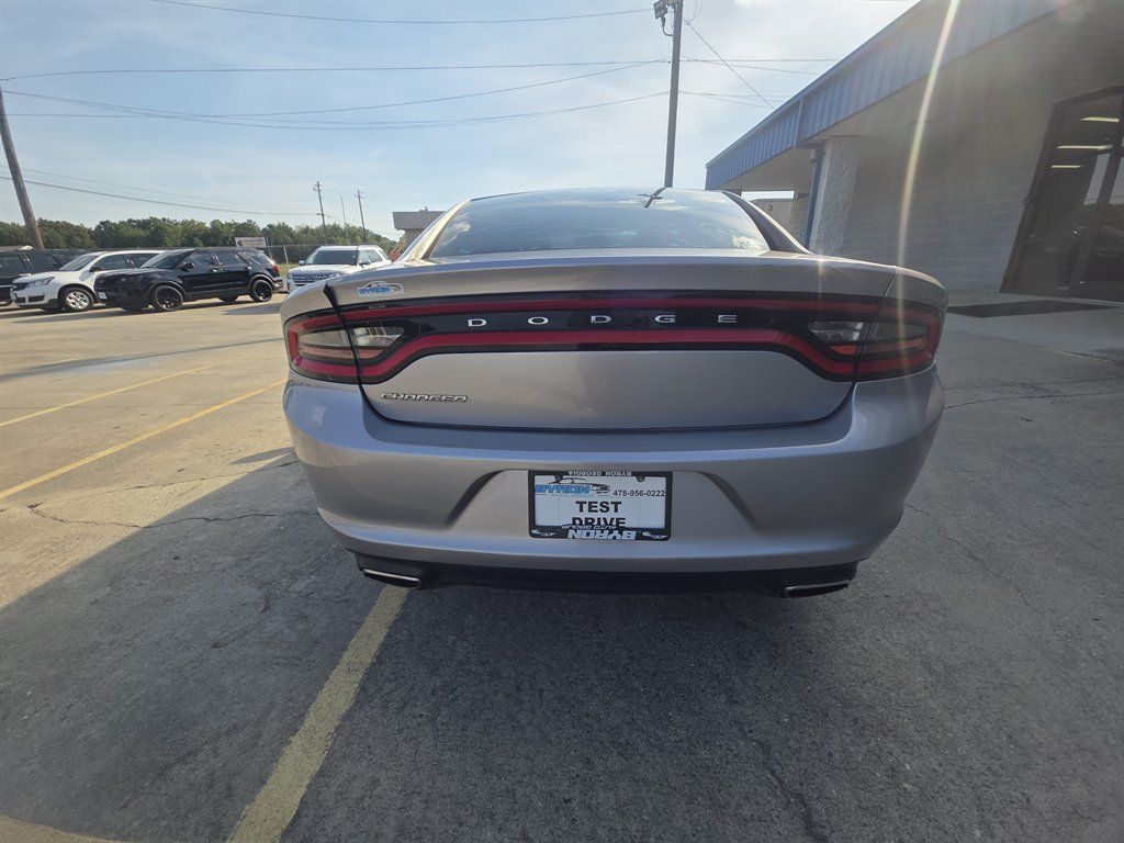 Used 2015 Dodge Charger SE RWD image 3