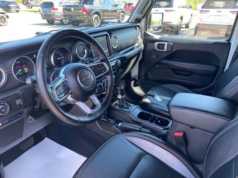Used 2023 Jeep Wrangler Unlimited Sahara w/ Cold Weather Group AWD/4WD image 27