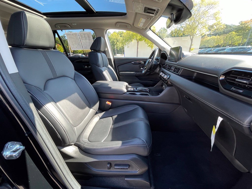 Certified 2025 Honda Pilot Touring image 33