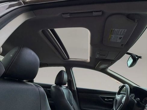 Used 2017 Nissan Altima 2.5 SL w/ Moonroof Package FWD image 13