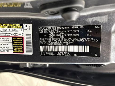 Used 2024 Toyota Highlander Limited image 39