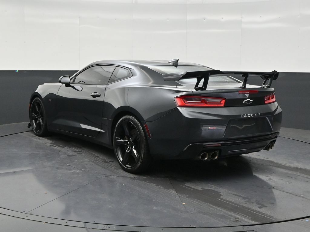 Used 2018 Chevrolet Camaro SS RWD image 3