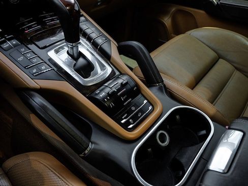 Used 2012 Porsche Cayenne Turbo AWD/4WD image 32