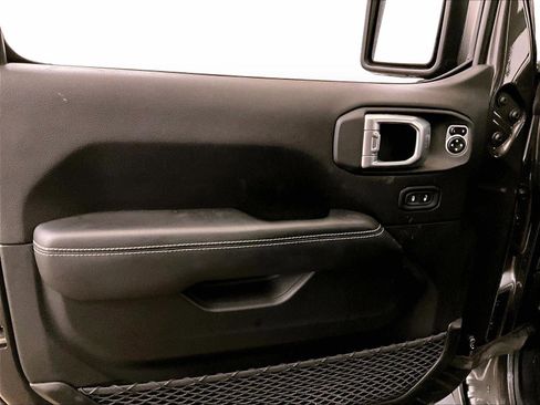 Used 2019 Jeep Wrangler Unlimited Sahara image 22