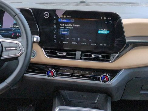 Used 2025 Chevrolet Equinox ACTIV FWD image 17