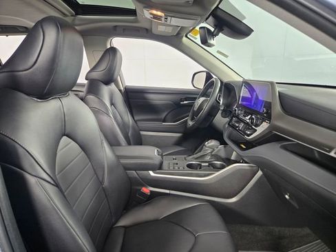 Used 2024 Toyota Highlander XLE image 15