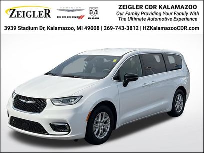 Certified 2025 Chrysler Pacifica Select