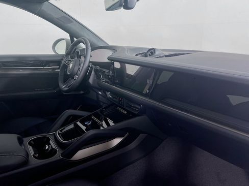 New 2026 Porsche Cayenne Turbo AWD/4WD image 31
