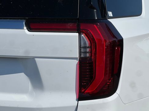 New 2026 GMC Yukon Elevation w/ Elevation Premium Package AWD/4WD image 7