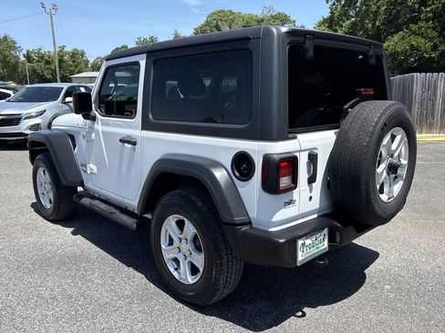 Used 2019 Jeep Wrangler Sport AWD/4WD image 3