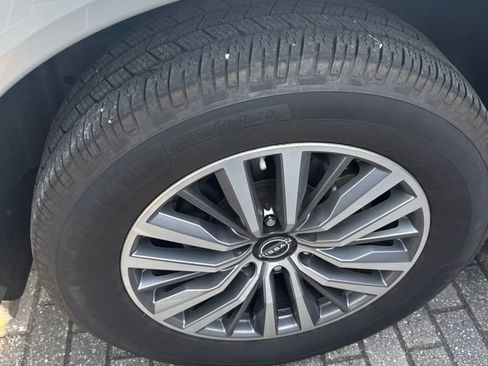Used 2022 Nissan Armada SL RWD image 5