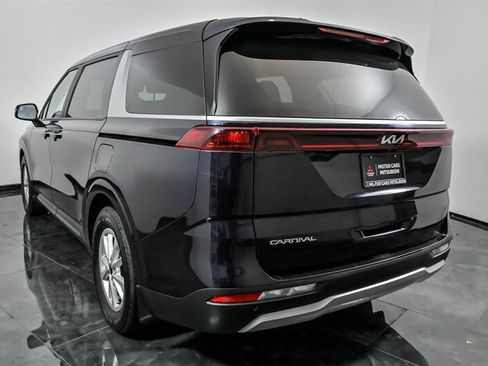 Used 2023 Kia Carnival LX FWD image 8