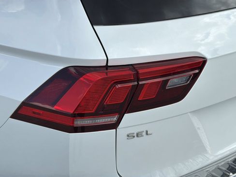 Used 2022 Volkswagen Tiguan SEL R-Line AWD/4WD image 7