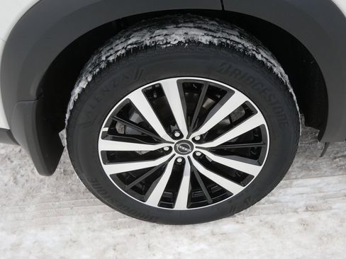 Used 2024 Nissan Pathfinder Platinum image 8