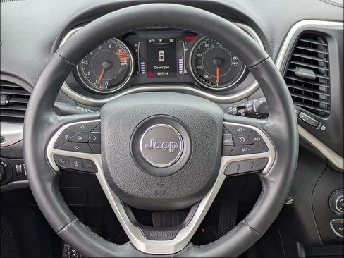 Used 2016 Jeep Cherokee Latitude w/ Safety/Convenience Group FWD image 19