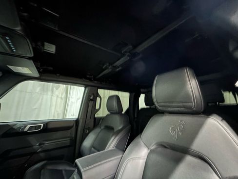 Used 2025 Ford Bronco Badlands image 16
