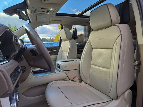 Used 2021 GMC Yukon Denali w/ Denali Ultimate Package image 14