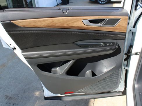 Certified 2024 Volkswagen Atlas SE image 20