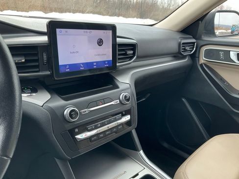 Used 2020 Ford Explorer XLT w/ Equipment Group 202A image 11
