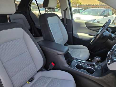 Used 2020 Chevrolet Equinox LT w/ Driver Convenience Package FWD image 9