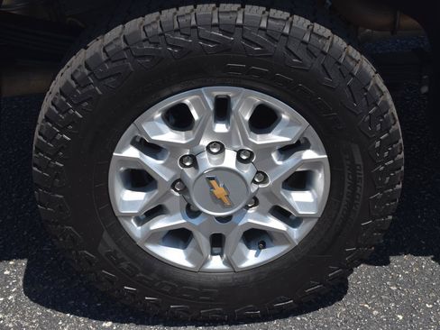 Used 2025 Chevrolet Silverado 2500 LT AWD/4WD image 14