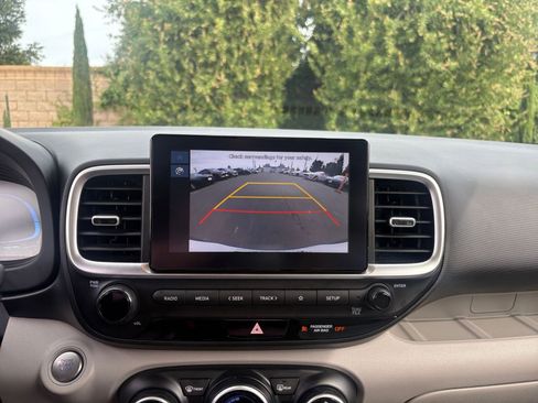 Used 2025 Hyundai Venue SEL image 22