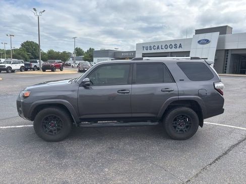 Used 2022 Toyota 4Runner SR5 Premium w/ Moonroof Package AWD/4WD image 6