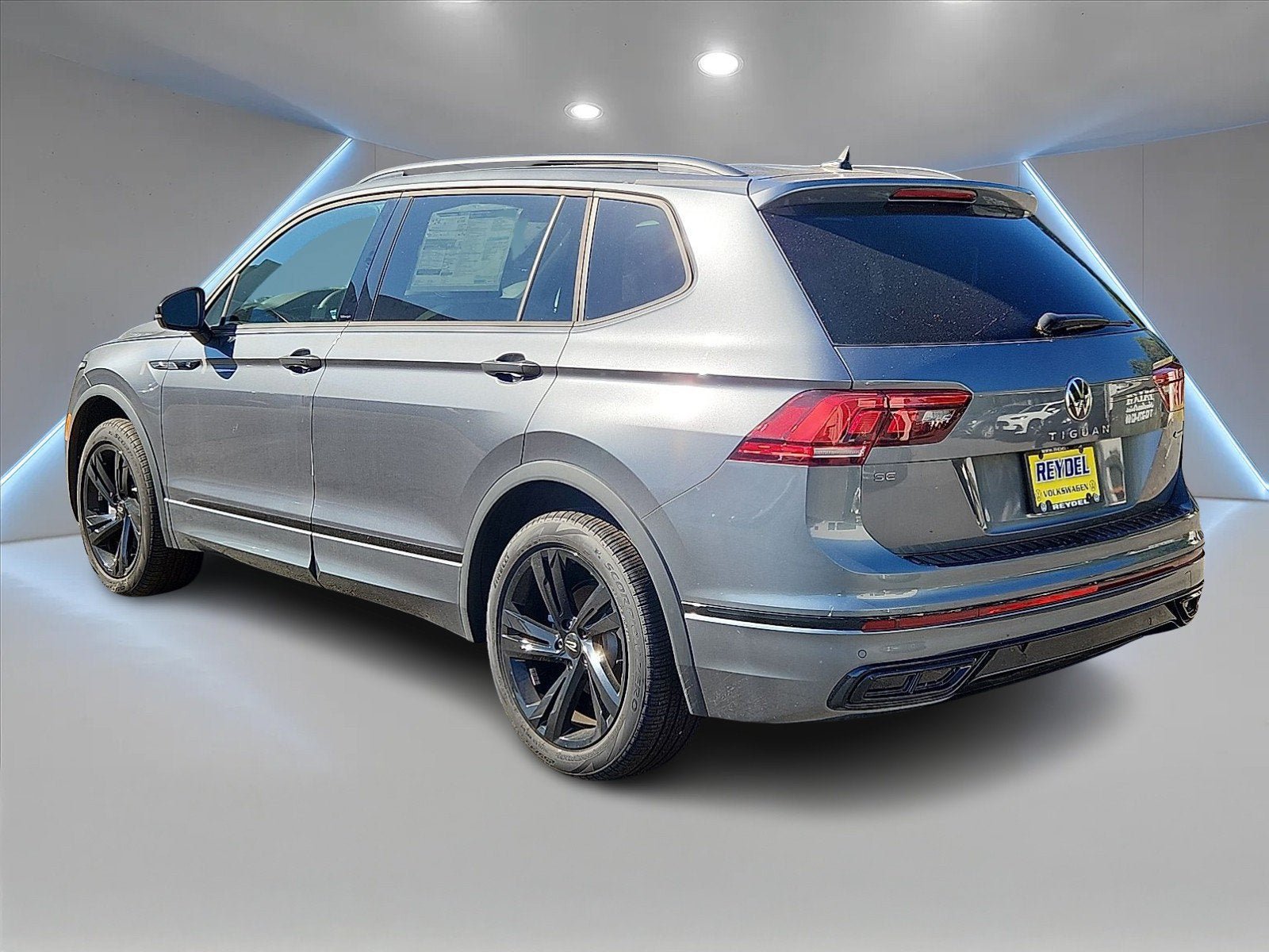 New 2024 Volkswagen Tiguan SE R-Line AWD/4WD image 4