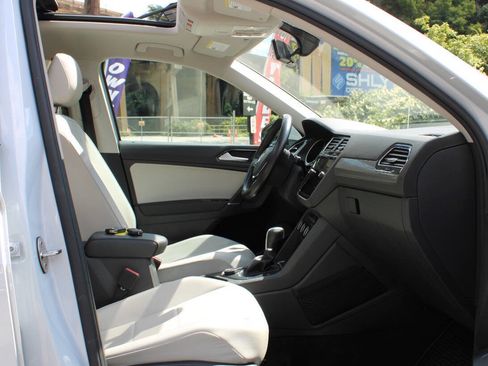 Used 2018 Volkswagen Tiguan SE image 40