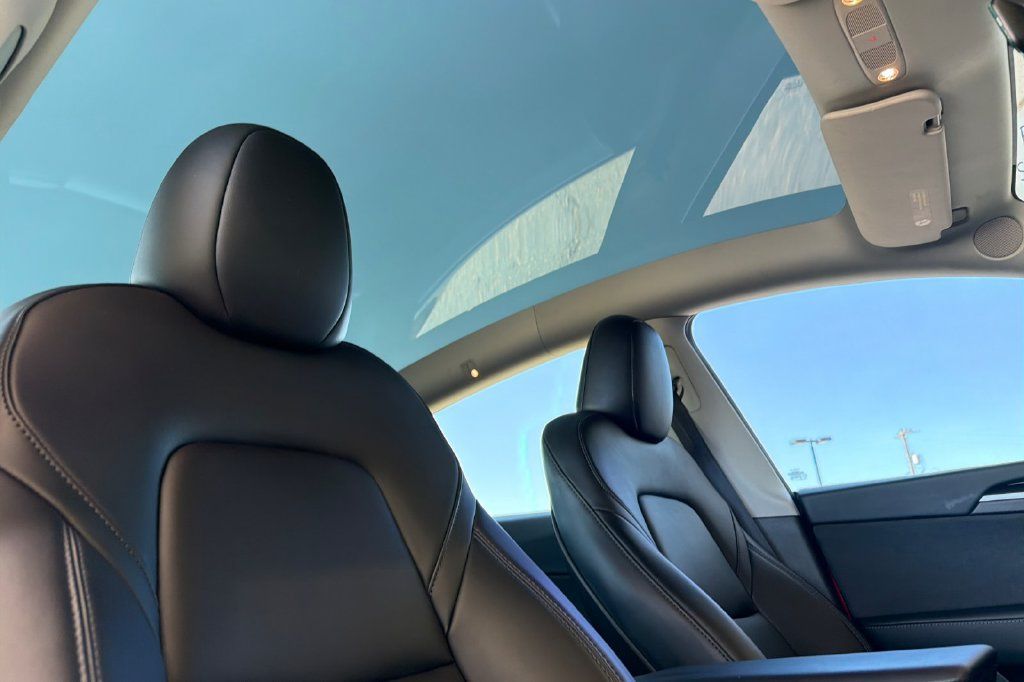 Used 2024 Tesla Model Y Long Range AWD/4WD image 15