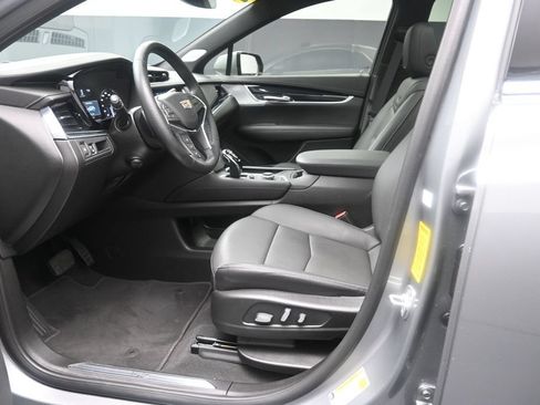 Used 2025 Cadillac XT5 Premium Luxury FWD image 17