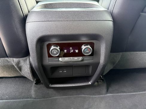 Used 2025 Buick Enclave Preferred AWD/4WD image 37