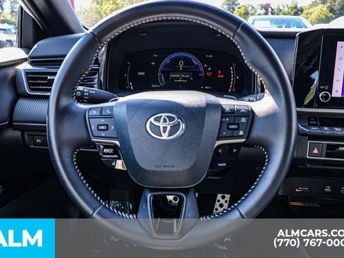 Used 2025 Toyota Camry SE image 31