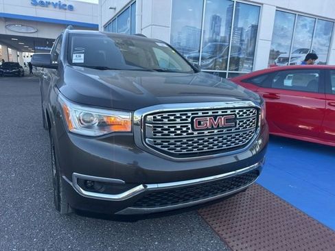 Used 2019 GMC Acadia Denali image 2