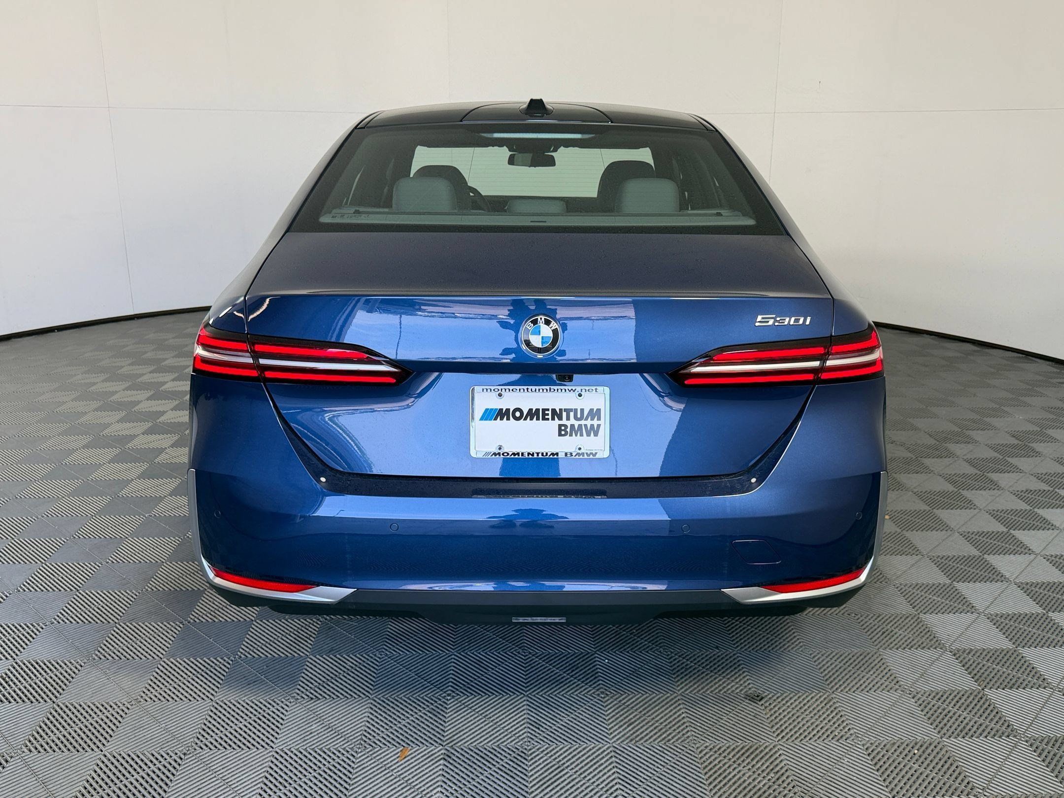 Used 2027 BMW 530i w/ Executive Package RWD image 10