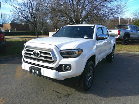 Used 2023 Toyota Tacoma Limited image 6