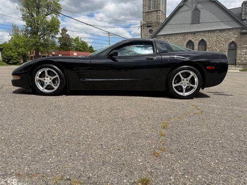 Used 1999 Chevrolet Corvette Coupe w/ Memory Pkg RWD image 5