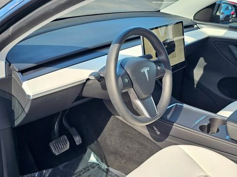 Used 2024 Tesla Model Y Long Range AWD/4WD image 15