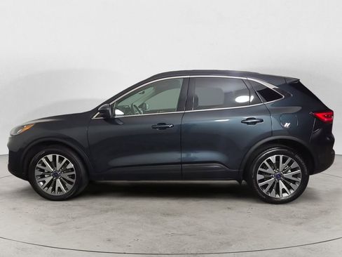 Used 2022 Ford Escape Titanium image 2