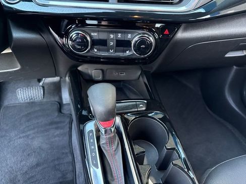 Used 2024 Chevrolet Trax RS w/ Sunroof Package FWD image 18