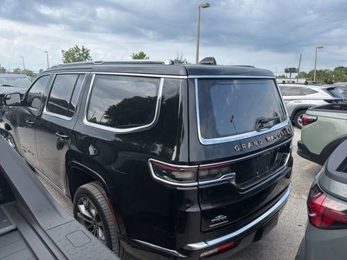 Used 2022 Jeep Grand Wagoneer Series III w/ Rear Seat Video Group 1 AWD/4WD image 4