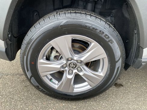 Used 2025 Toyota RAV4 XLE w/ Convenience Package image 16