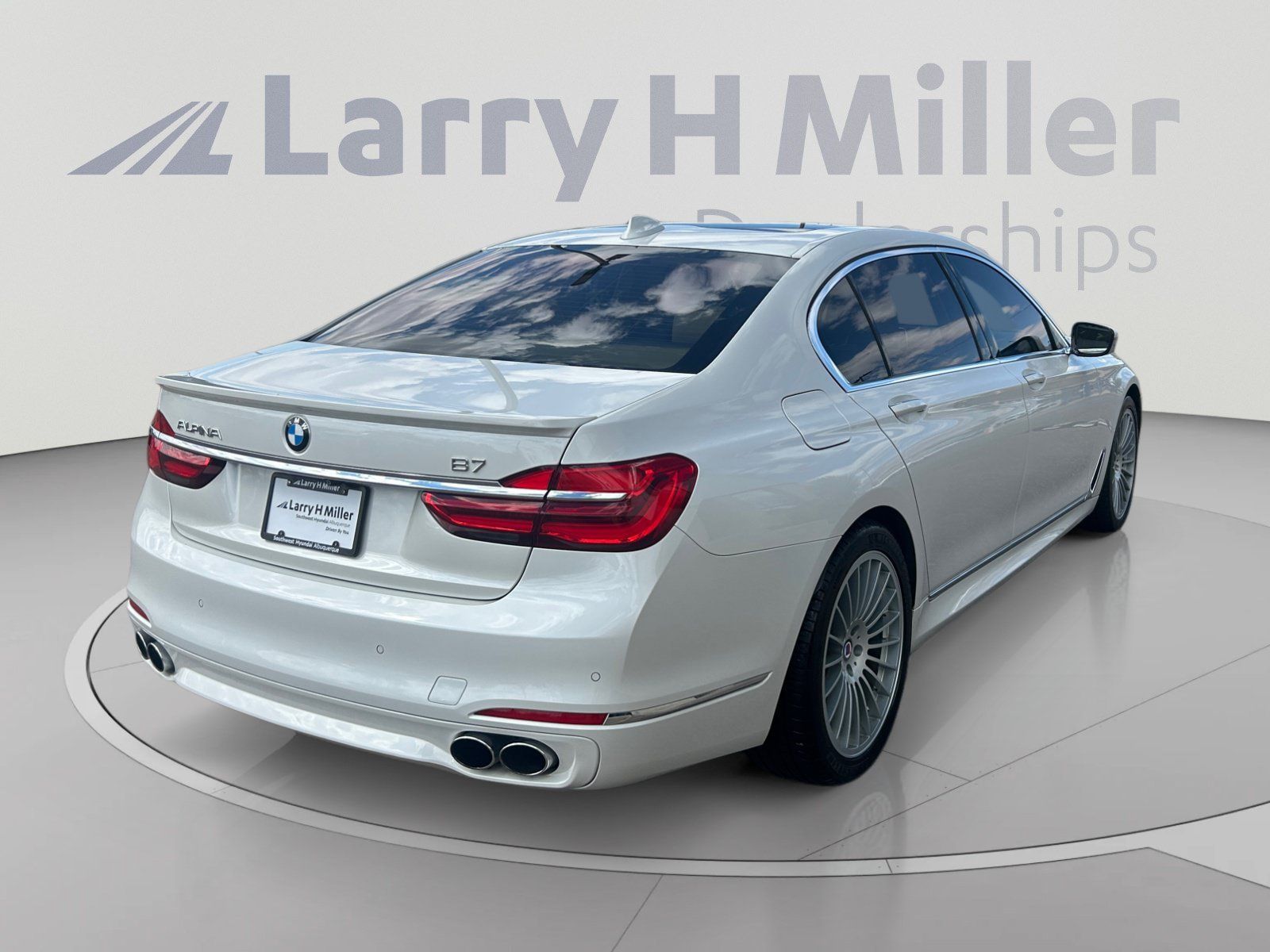 Used 2017 BMW 750i xDrive AWD/4WD image 6