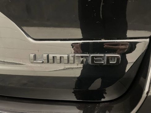 Used 2024 Jeep Grand Cherokee Limited w/ Luxury Tech Group II image 24