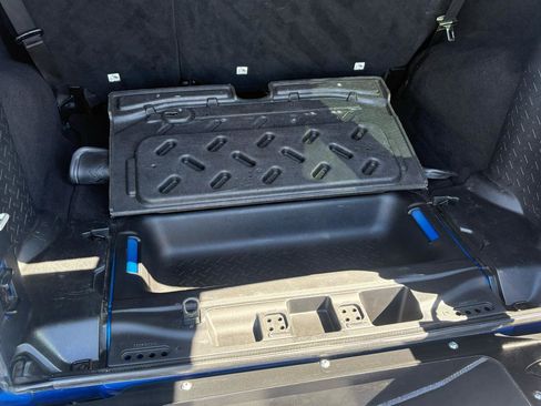 Used 2015 Jeep Wrangler Unlimited Sahara AWD/4WD image 31